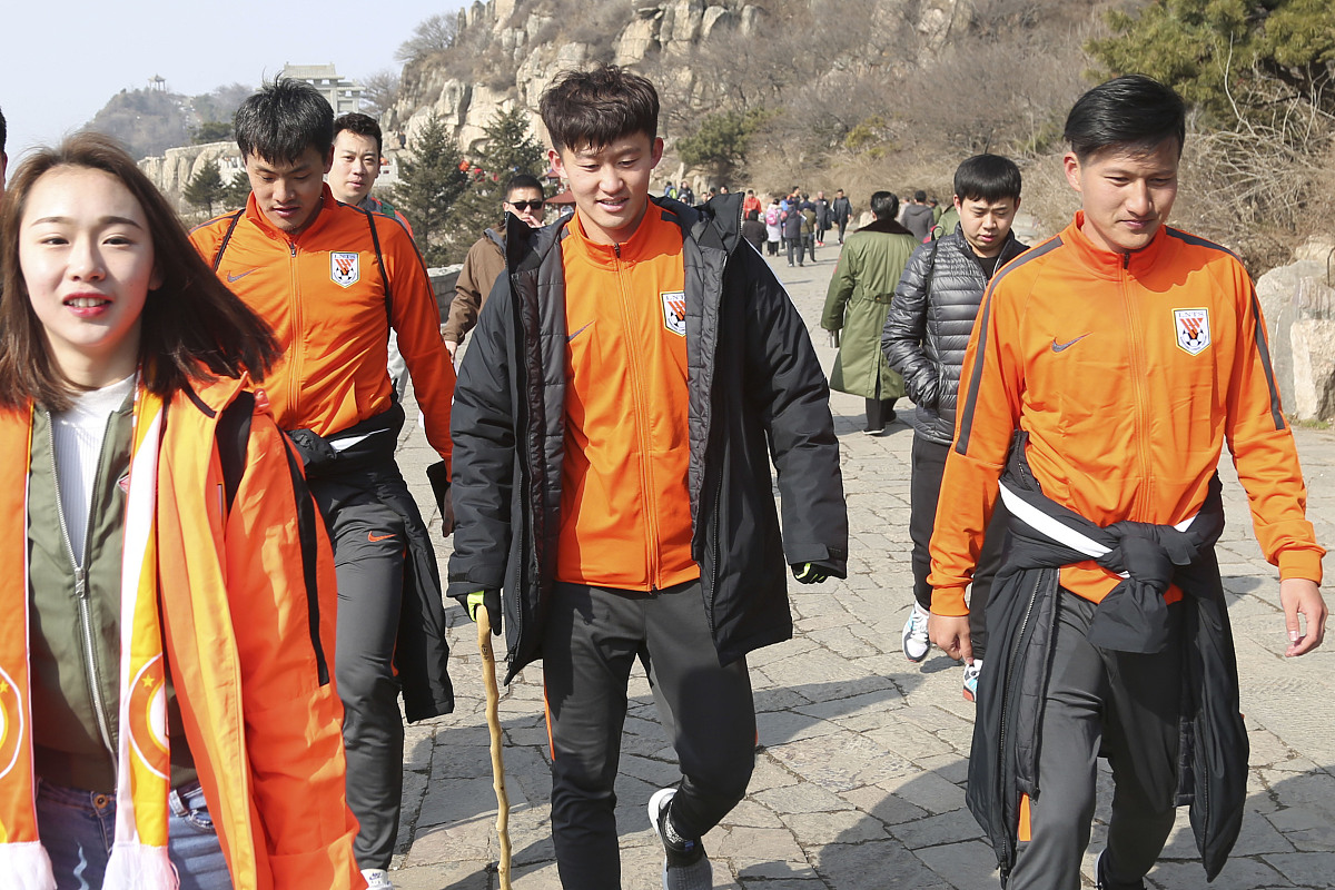 BETVICTOR中国官网-瓦拉多利德球员个人表现亮眼，帮助球队胜利