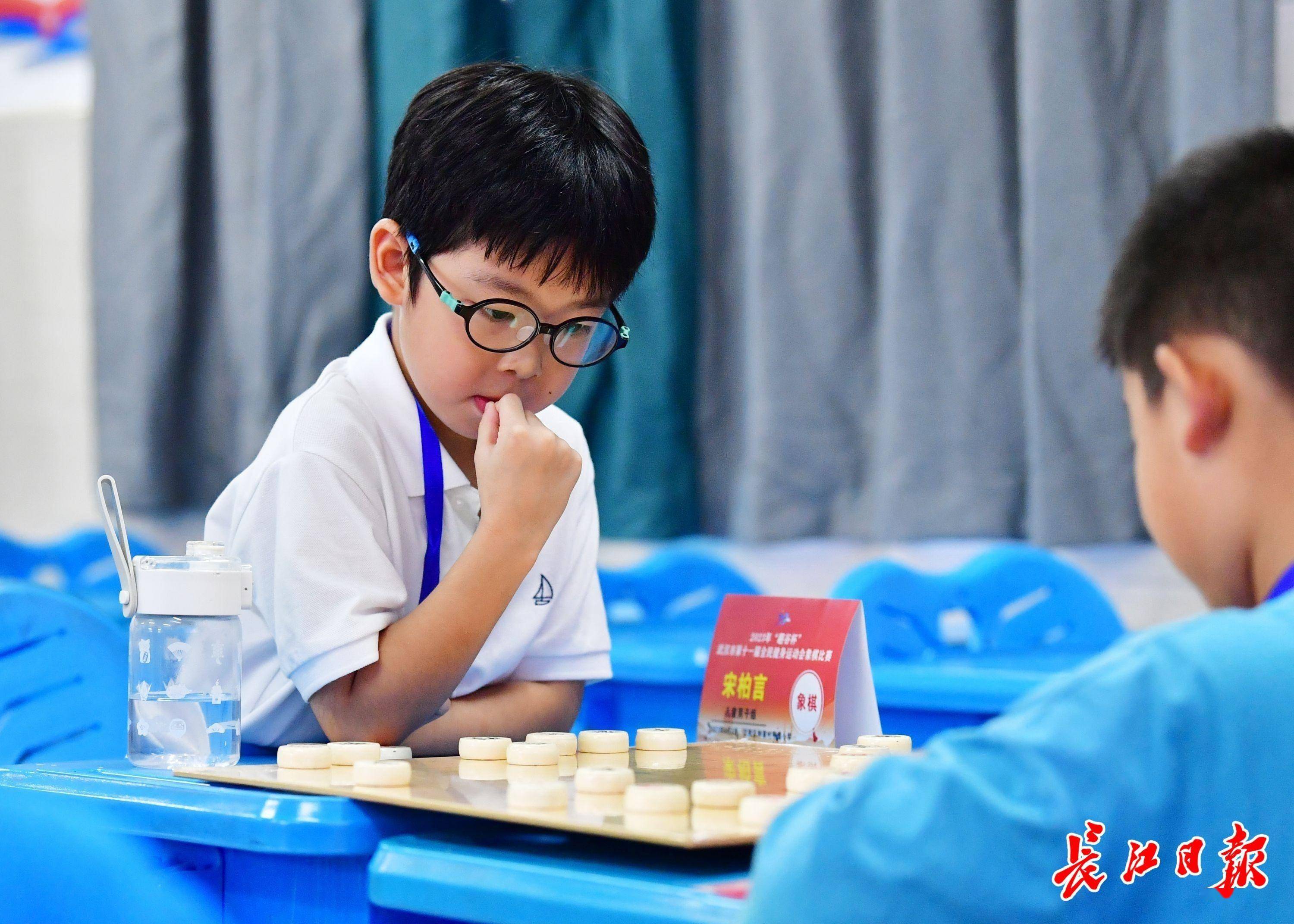 伟德体育官网-精彩对攻，两队实力悬殊令比赛更引人注目