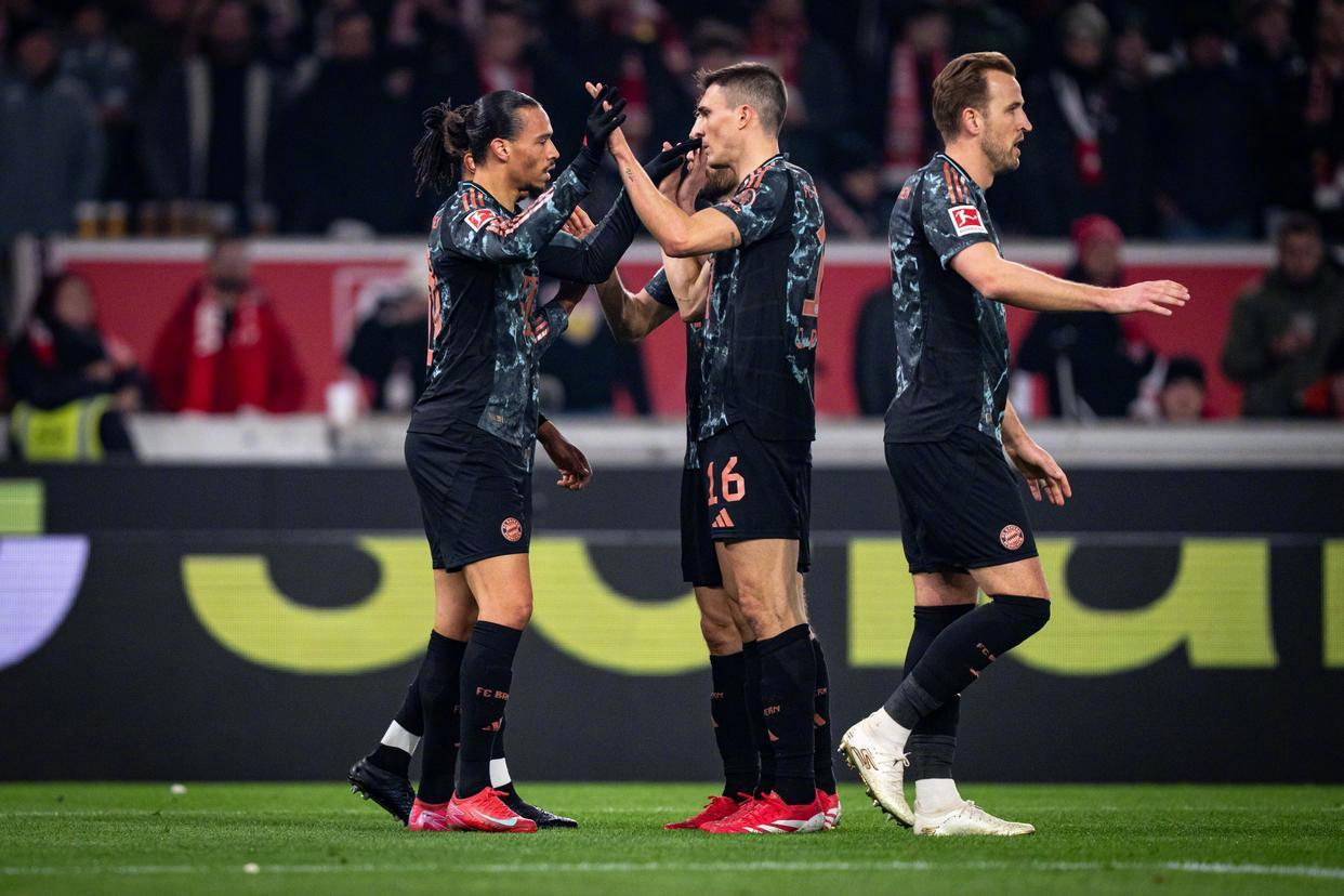 韦德足球官网-拜仁慕尼黑客场轻松取胜，领跑德甲积分榜的简单介绍