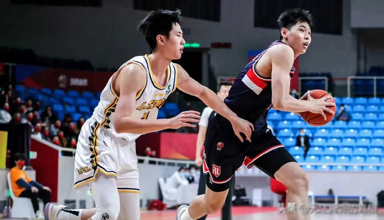 胶州韦德体育-广厦男篮主场发挥出色，赢得比赛