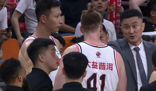 韦德体育官网登录-加拿大男篮闪耀赛场，巴西队遇困