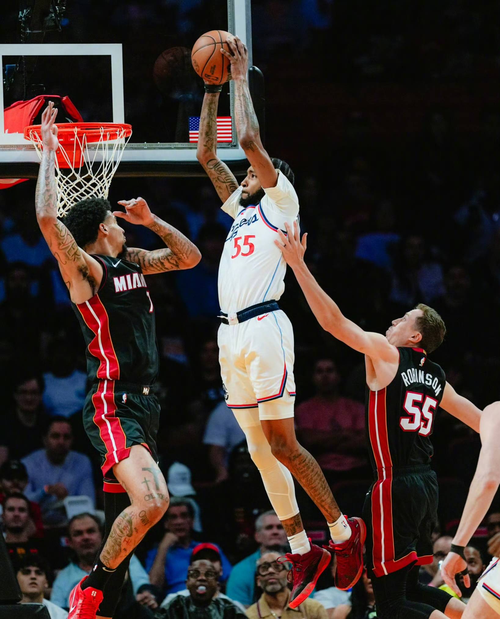 韦德体育平台官网-火箭客场战胜国王，哈登三双表现全方位引领胜利